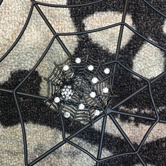 goth Jewelry - Goth Spiderweb brooch with sparkling eyes 🕷🖤🕷